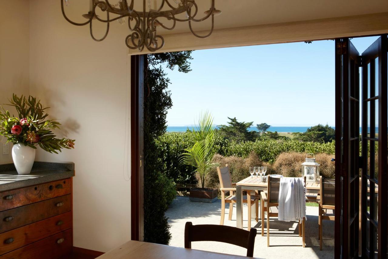 Hiwi At Tahi - Luxury Bungalow With Seaviews Pataua Exterior foto
